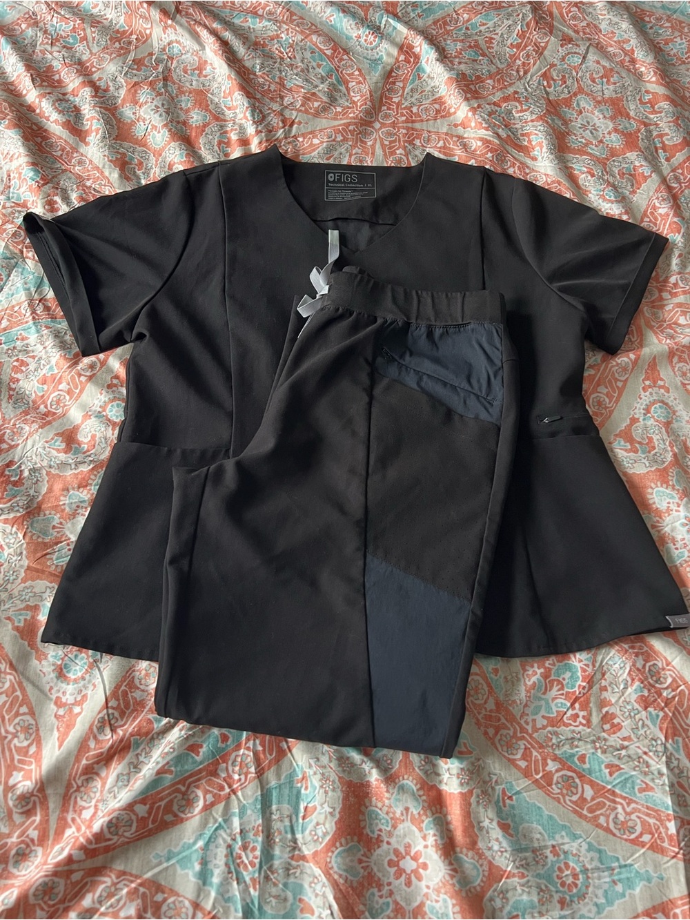 NEW FIGS LIMITED EDITION Two Tone Black Scrub Set